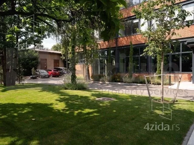 Poslovna zgrada | 4zida