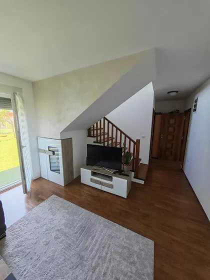 Stari Banovci | 4zida.rs