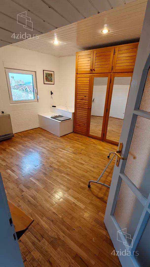 Četvoroiposoban stan | 4zida