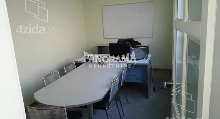 Poslovna zgrada | 4zida