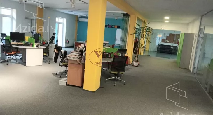 Poslovna zgrada | 4zida