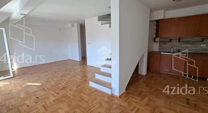 Četvoroiposoban stan | 4zida