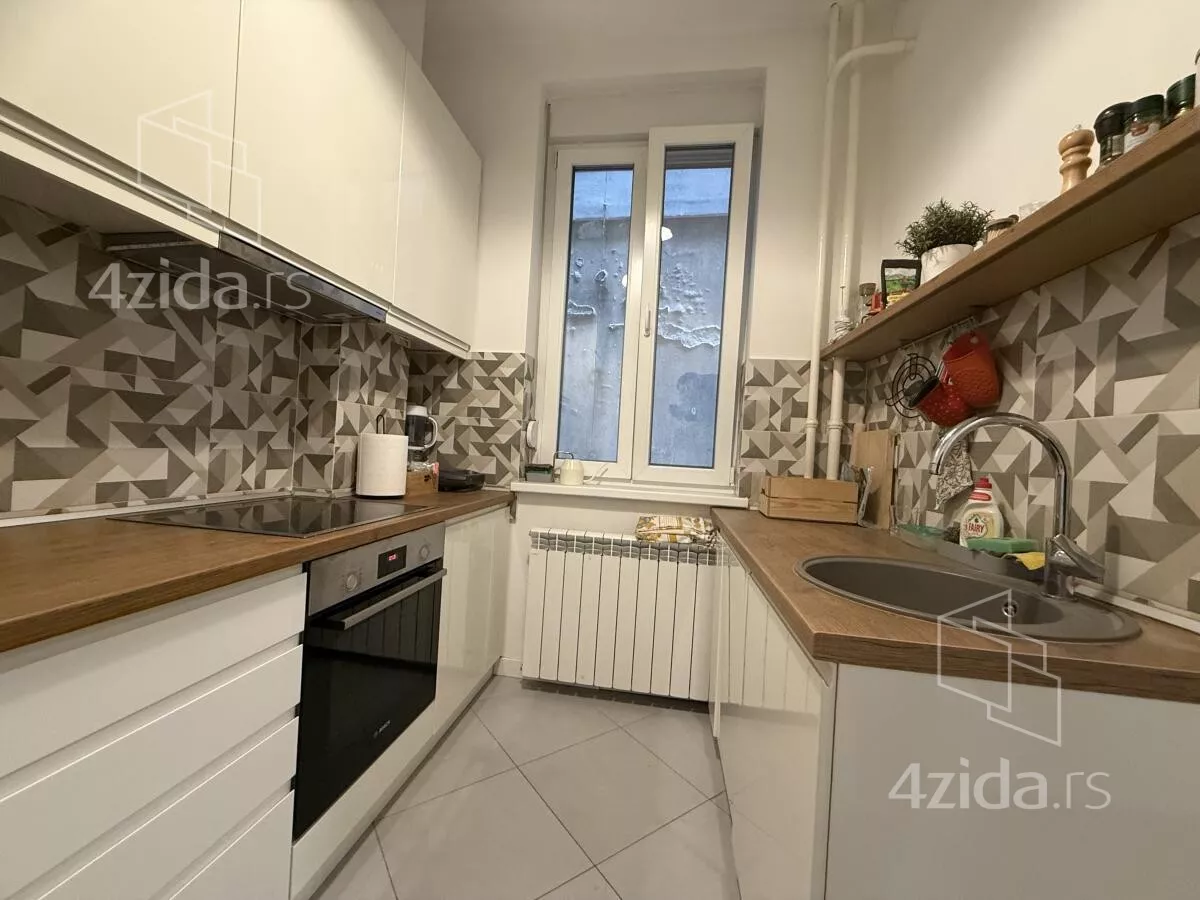 Lokal | 4zida