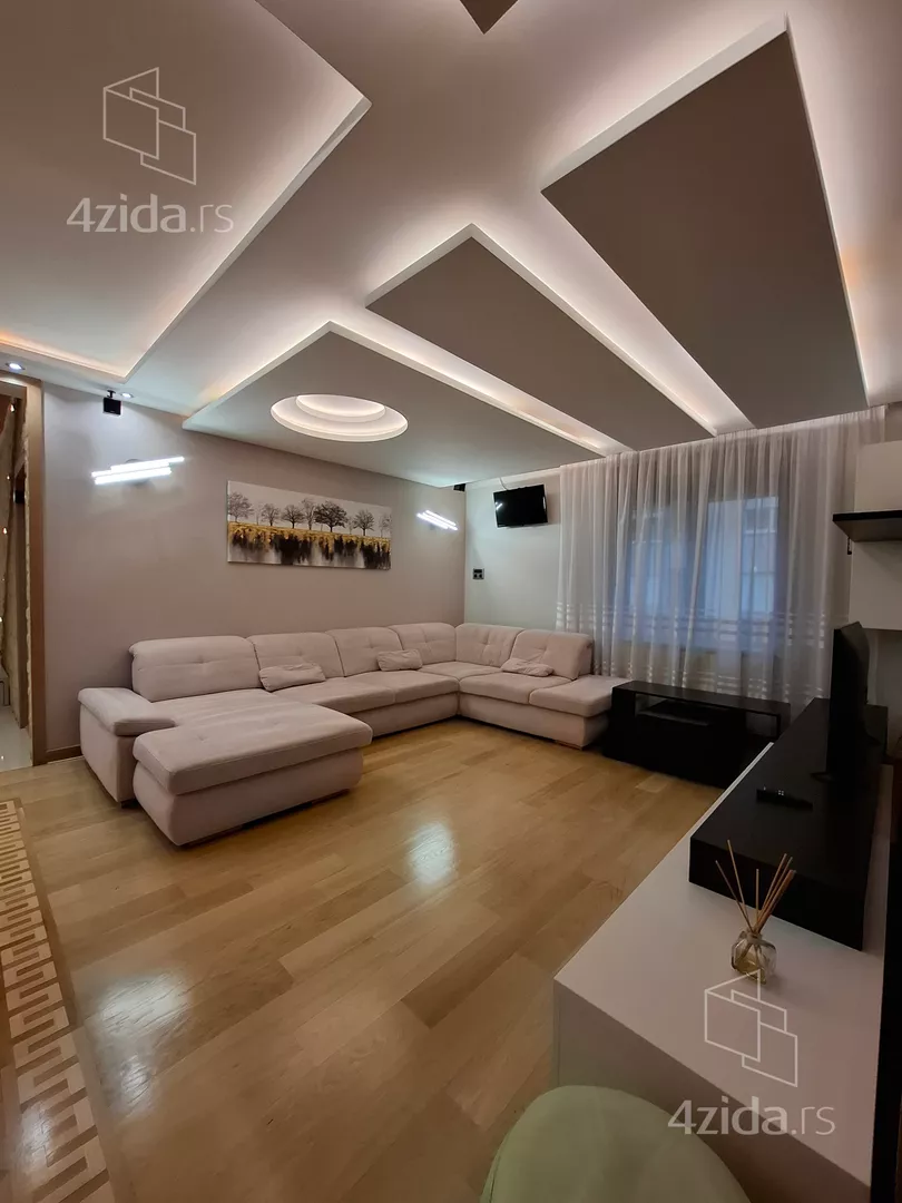 Šestosoban stan | 4zida