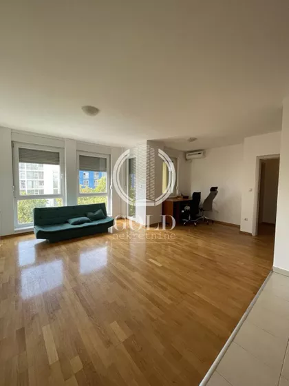 Petra Drapšina | 4zida.rs