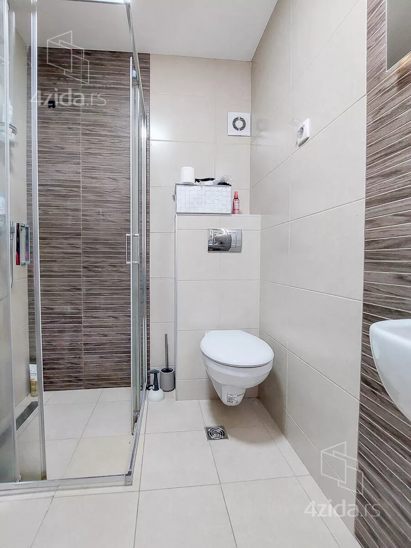 Petosoban stan | 4zida