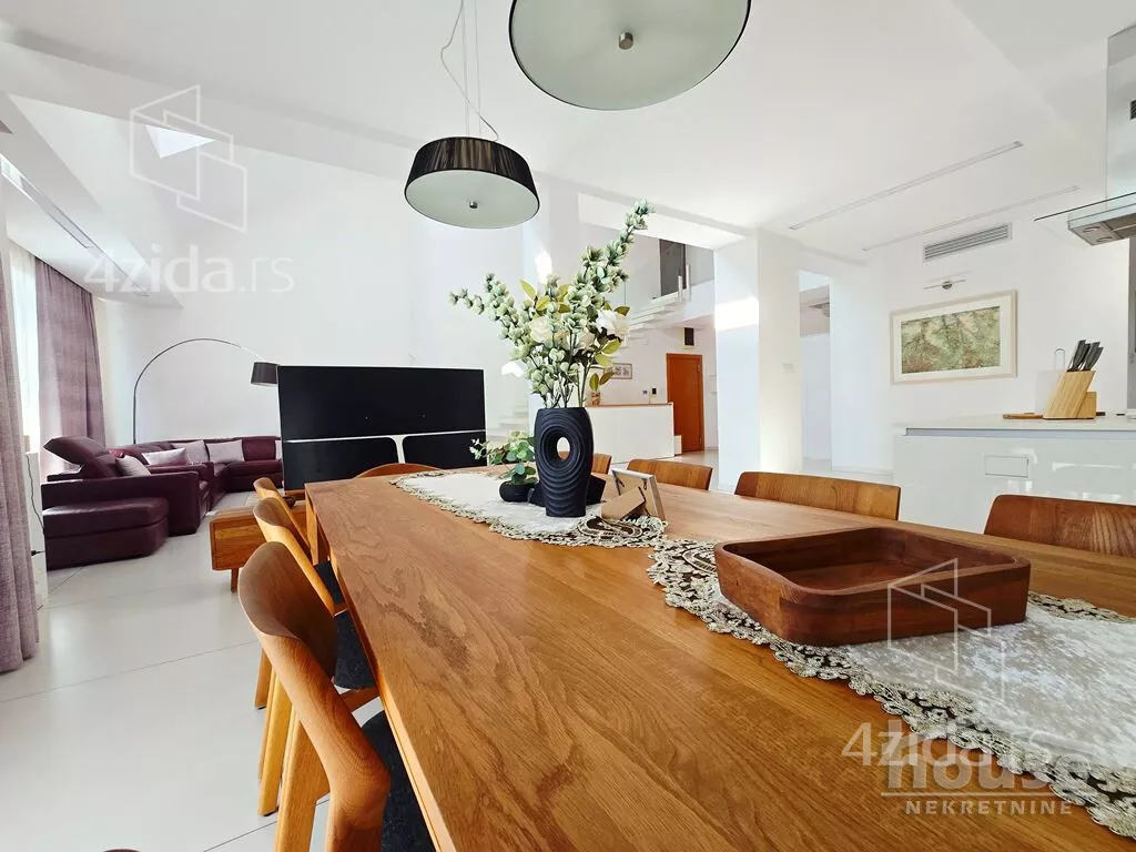 Sedmosoban stan | 4zida