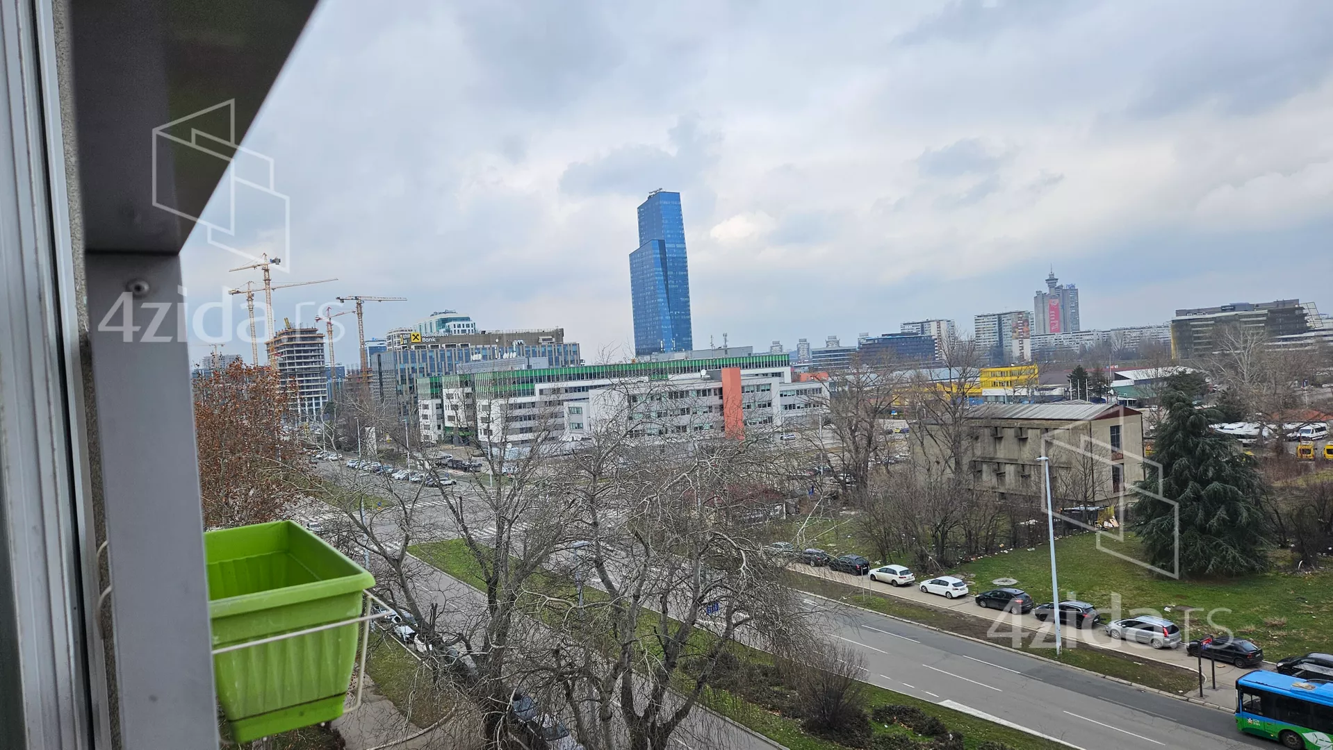 Troiposoban stan | 4zida