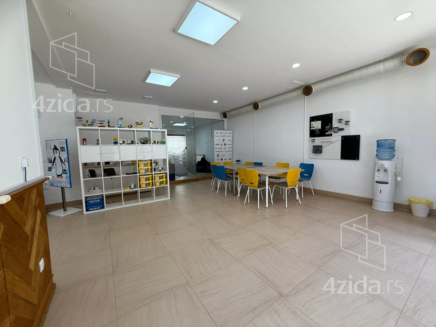 Lokal | 4zida