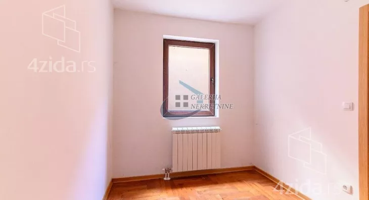 Šestosoban stan | 4zida