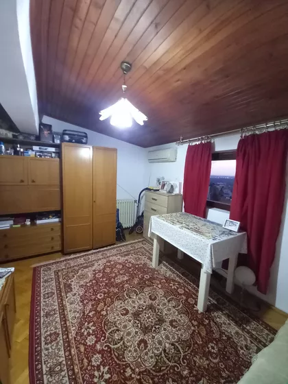Praška 16A | 4zida.rs