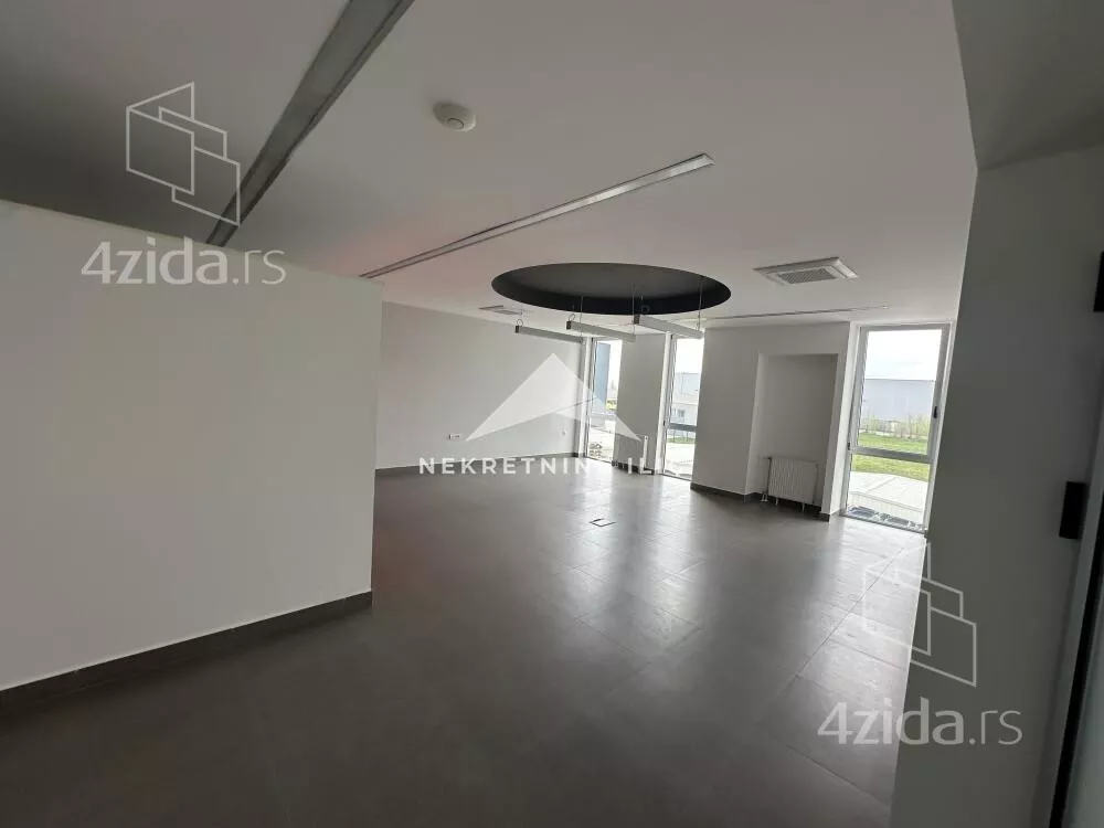 Poslovna zgrada | 4zida