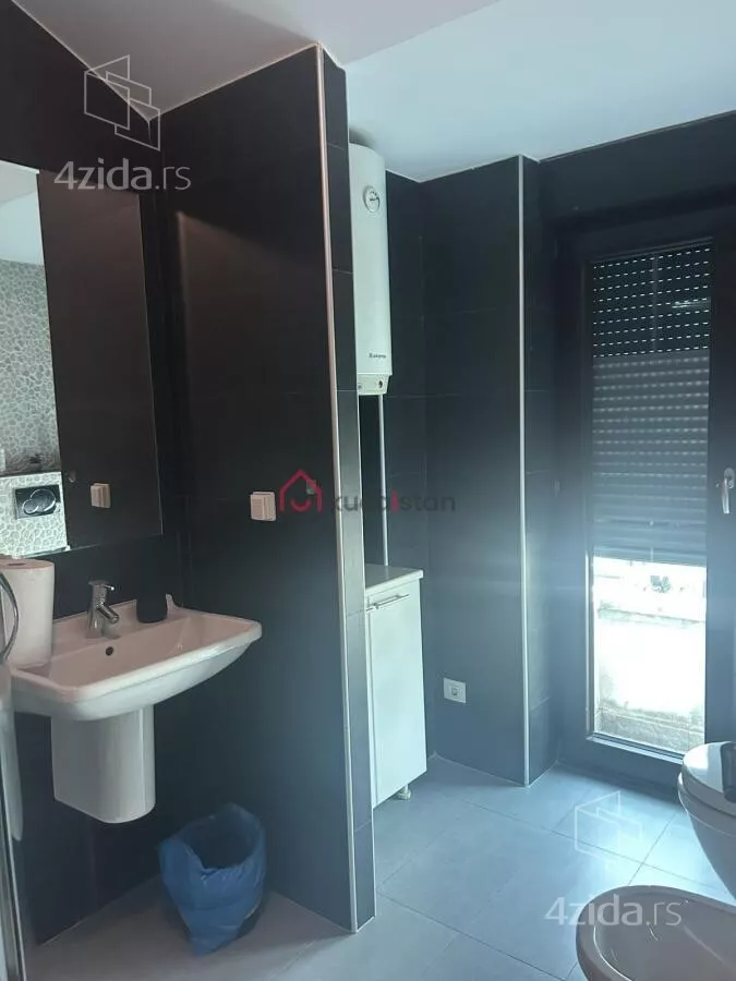 Četvoroiposoban stan | 4zida