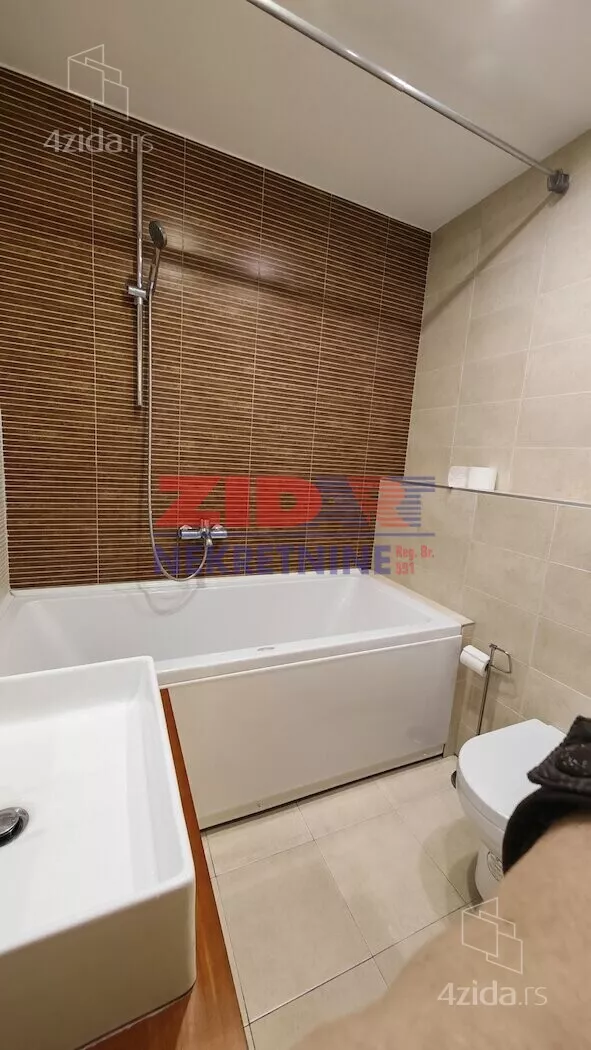 Četvoroiposoban stan | 4zida