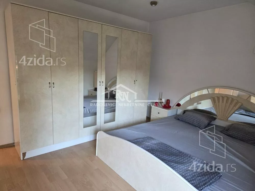 Petoiposoban stan | 4zida