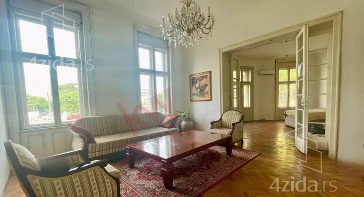 Šestoiposoban stan | 4zida