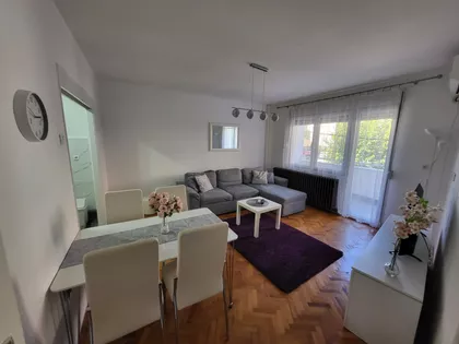 Crveni Pevac | 4zida.rs