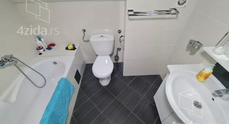 Četvoroiposoban stan | 4zida