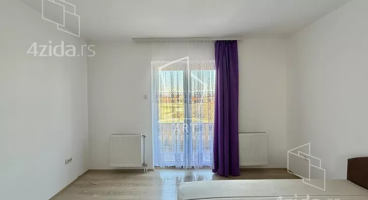 Šestoiposoban stan | 4zida