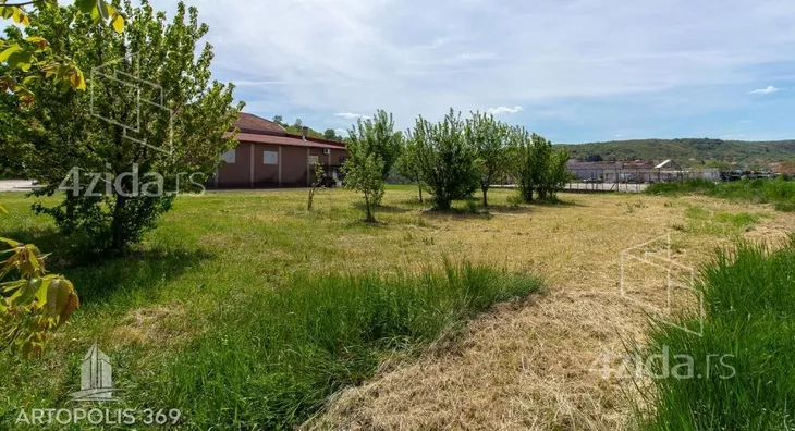 Poslovna zgrada | 4zida