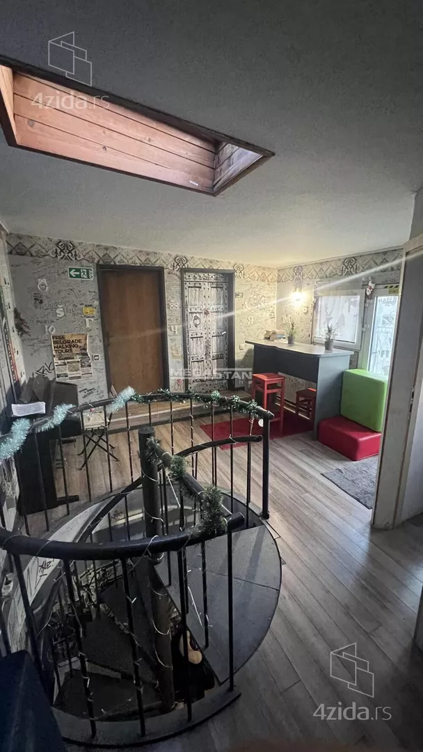 Šestoiposoban stan | 4zida