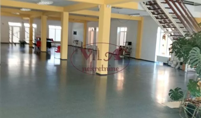 Poslovna zgrada | 4zida