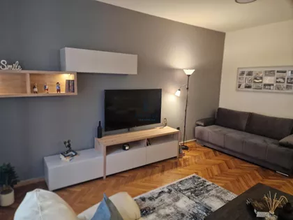 Vukov Spomenik | 4zida.rs