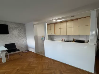 Bulevar Cara Lazara 92 | 4zida.rs