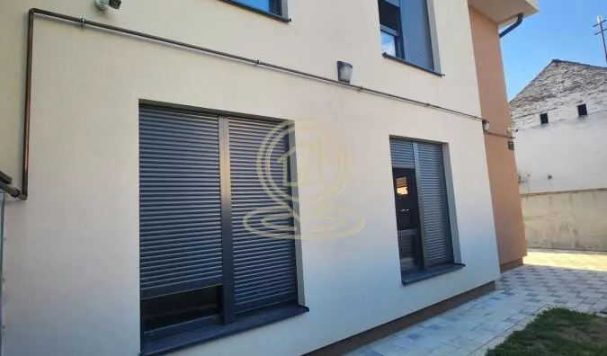 Poslovna zgrada | 4zida