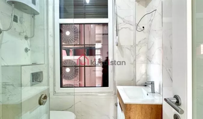 Poslovna zgrada | 4zida