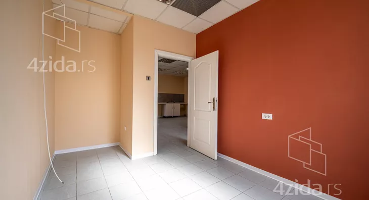 Poslovna zgrada | 4zida