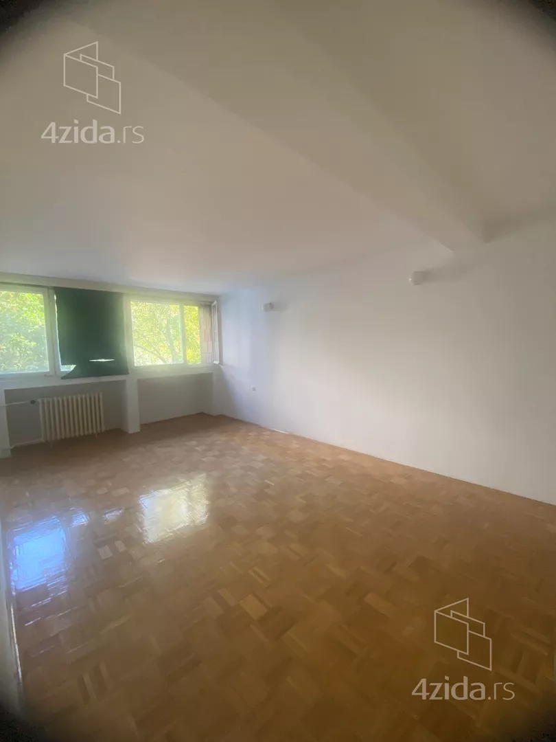 Četvoroiposoban stan | 4zida