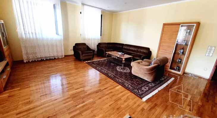 Petoiposoban stan | 4zida