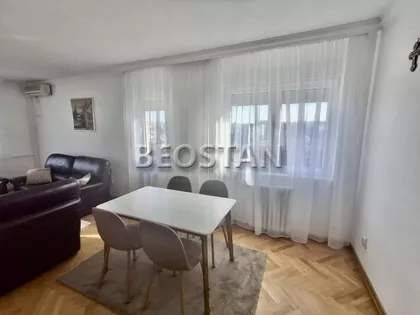 Zvecanska | 4zida.rs