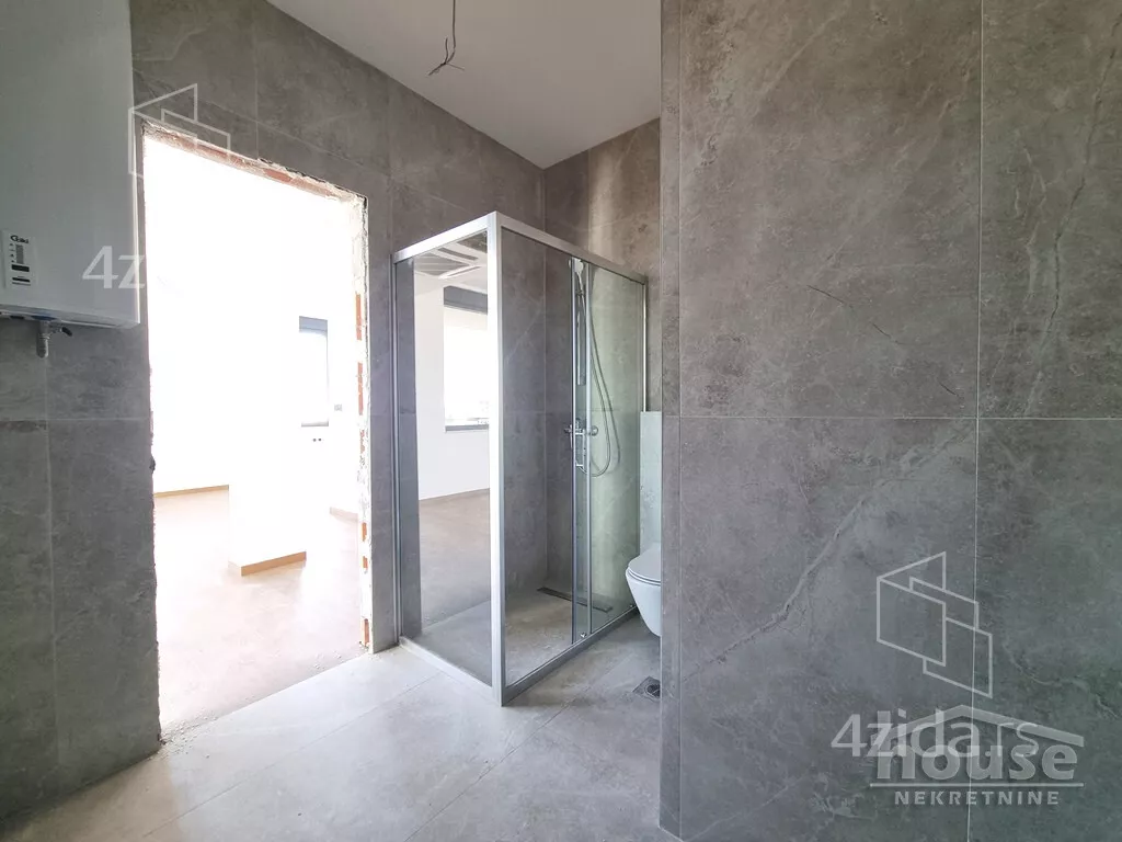 Četvoroiposoban stan | 4zida