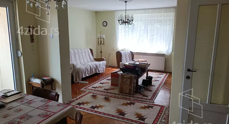 Troiposoban stan | 4zida