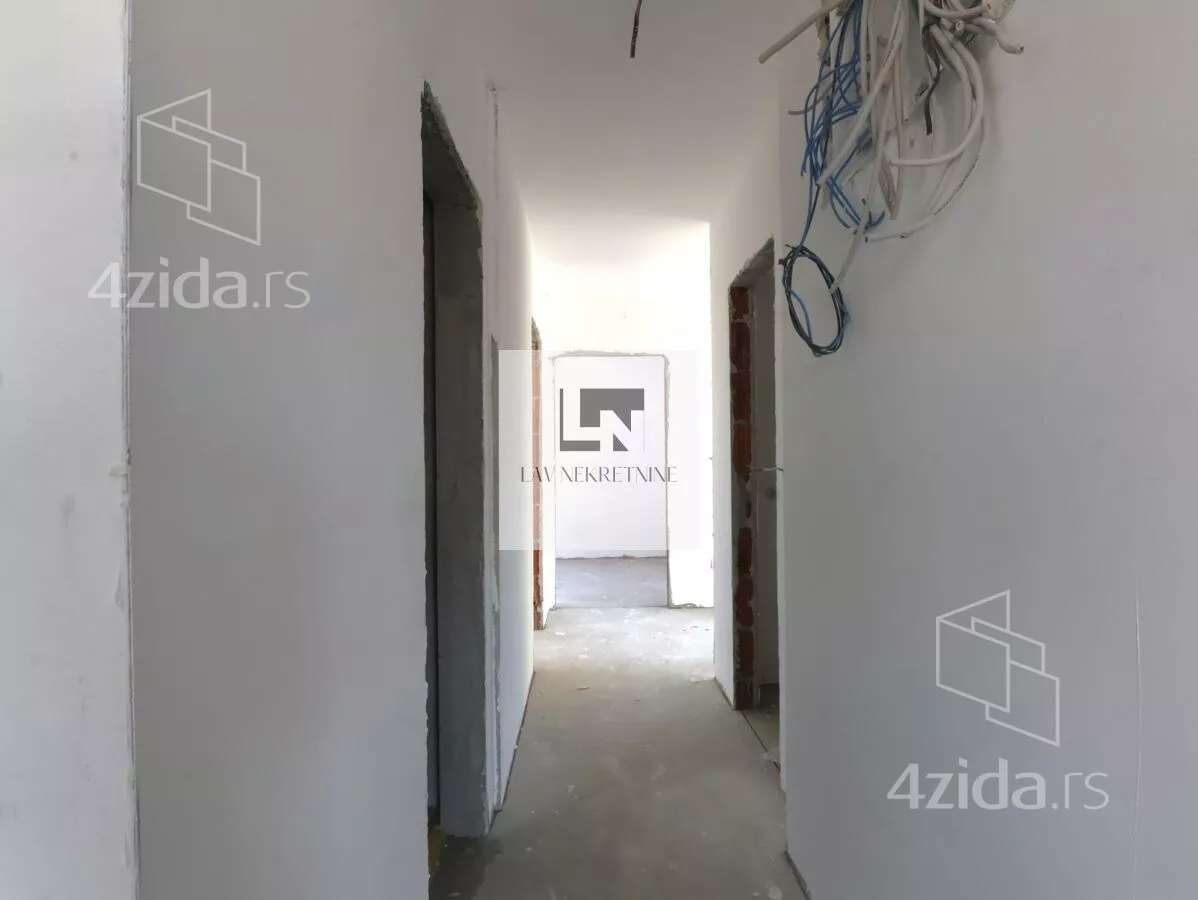 Petosoban stan | 4zida
