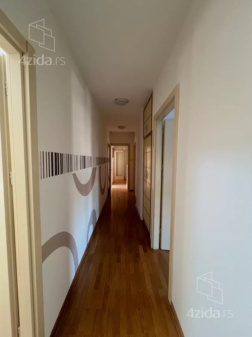 Troiposoban stan | 4zida