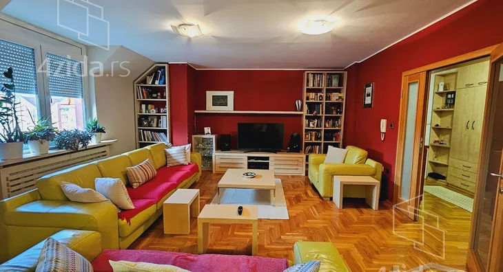 Petosoban stan | 4zida