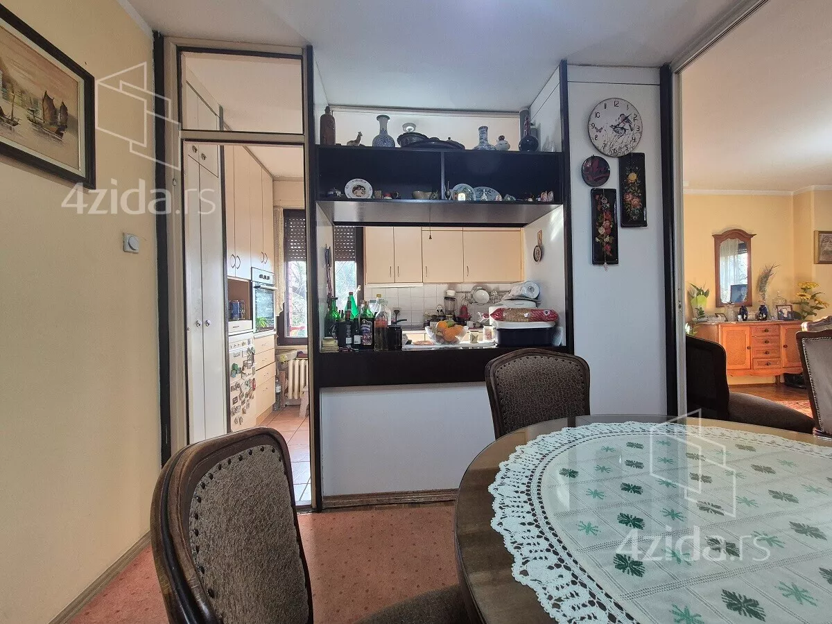 Četvoroiposoban stan | 4zida