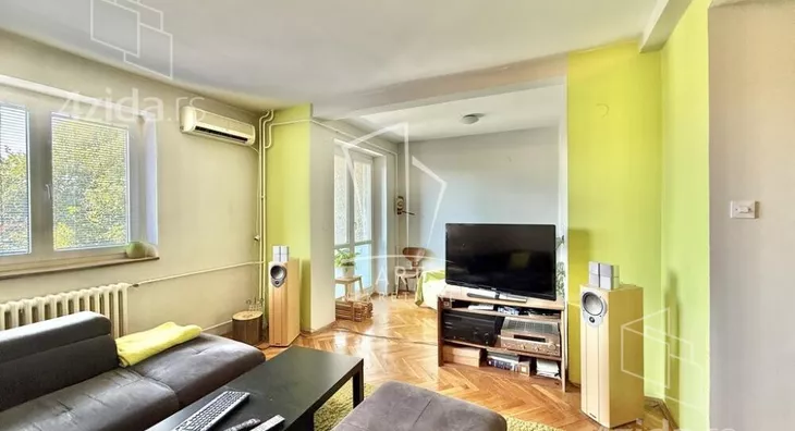 Petosoban stan | 4zida