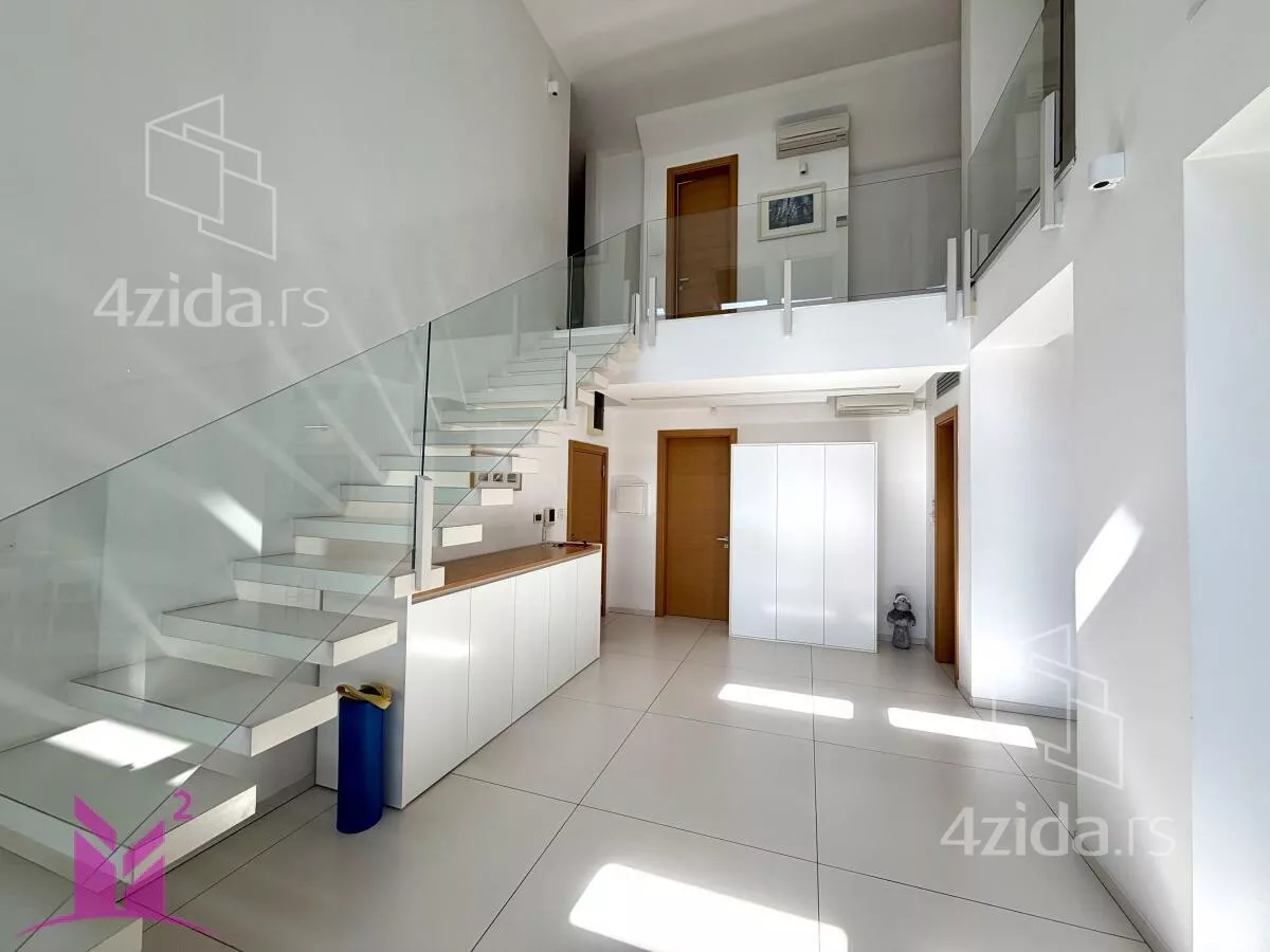 Sedmosoban stan | 4zida