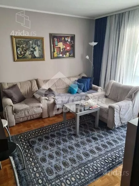 Šestoiposoban stan | 4zida