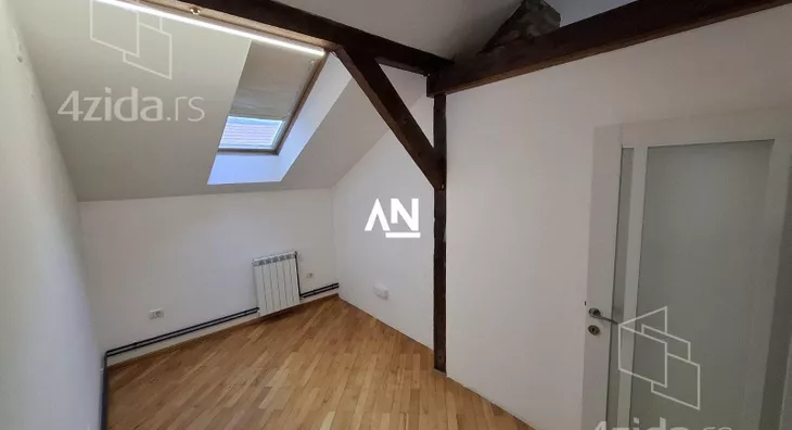 Šestoiposoban stan | 4zida