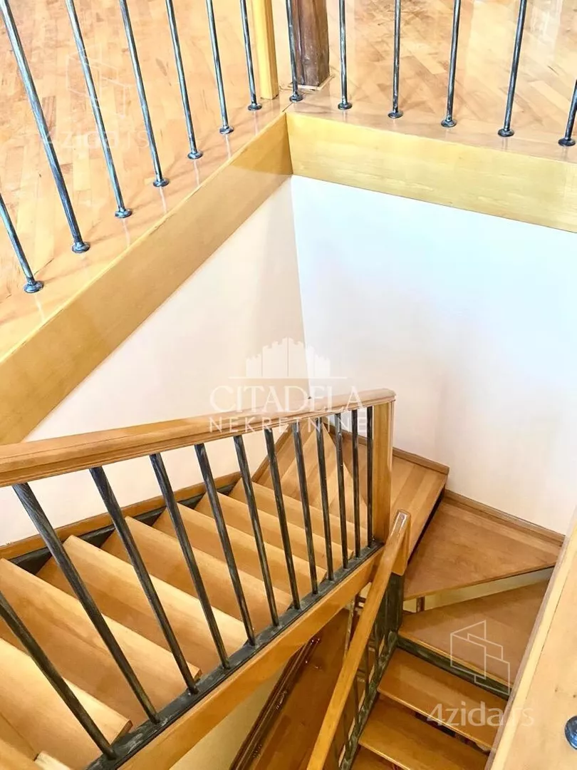 Šestoiposoban stan | 4zida