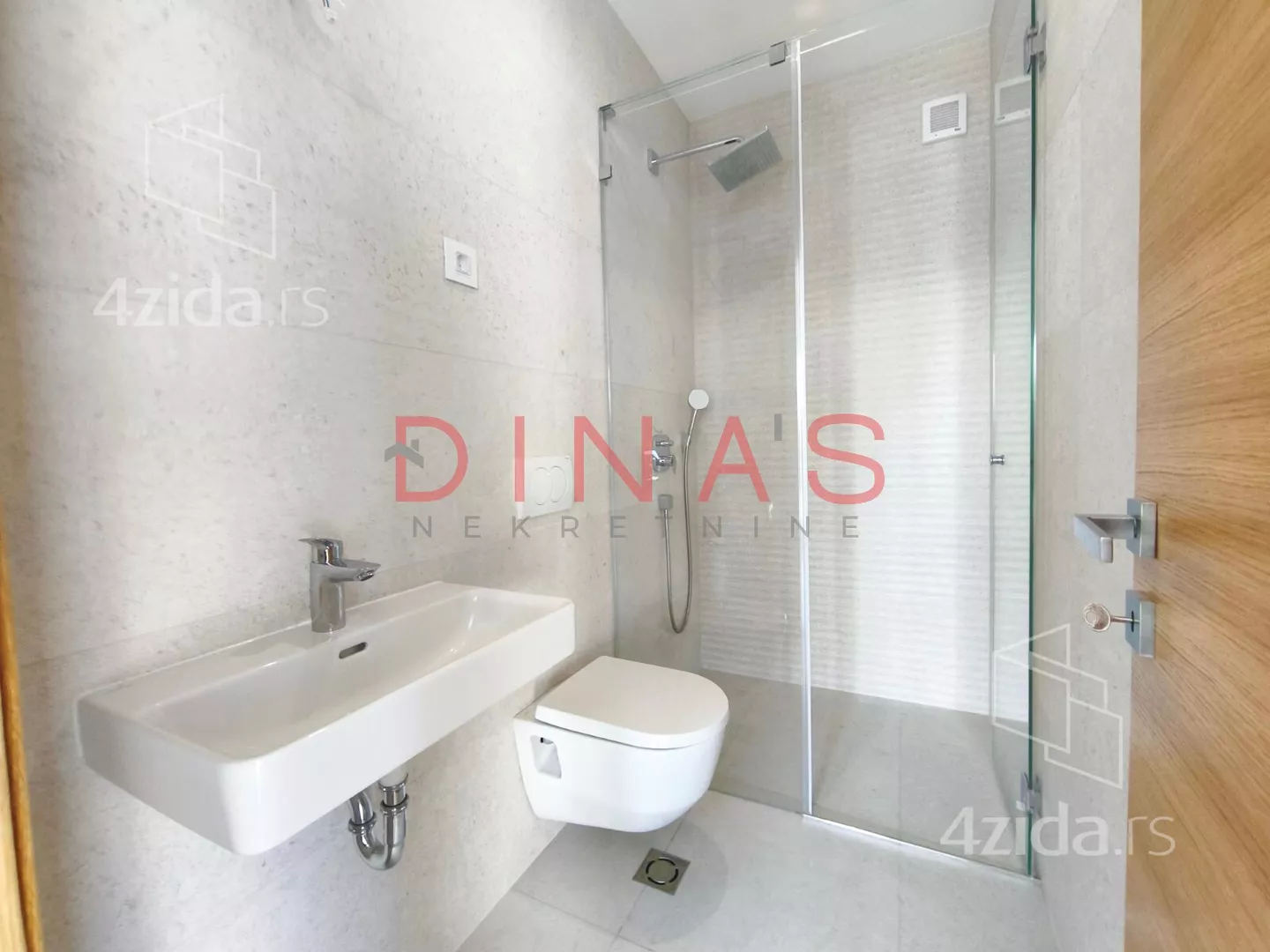 Četvoroiposoban stan | 4zida