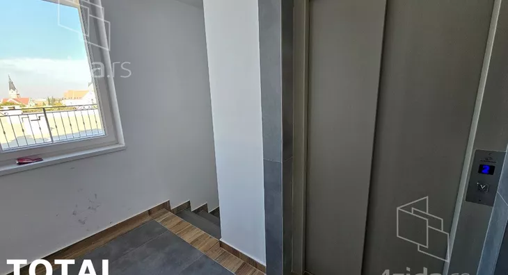 Šestoiposoban stan | 4zida