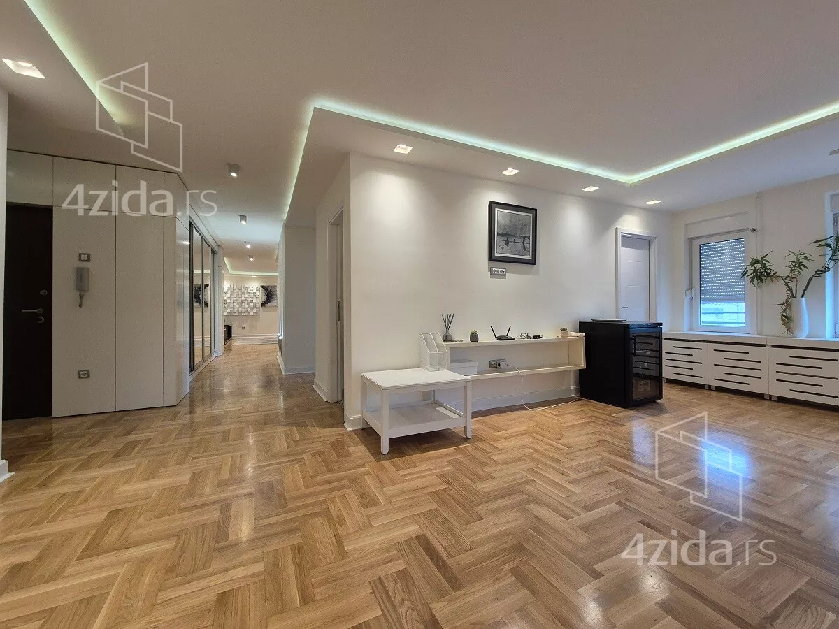 Petosoban stan | 4zida