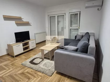 Vukov Spomenik | 4zida.rs