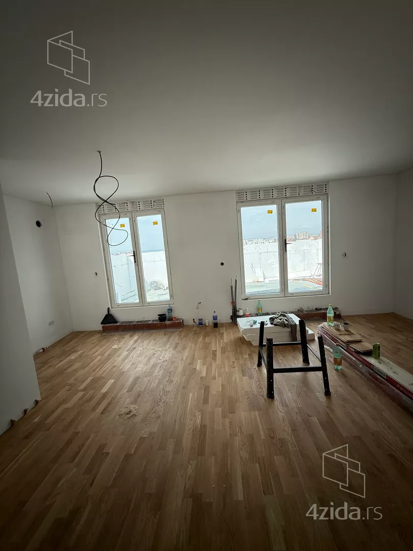 Šestosoban stan | 4zida